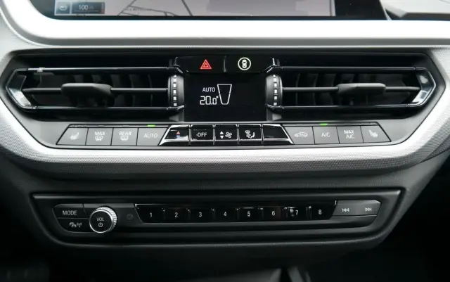 BMW Seria 1 118i Advantage