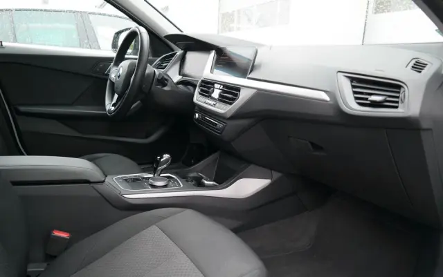 BMW Seria 1 118i Advantage