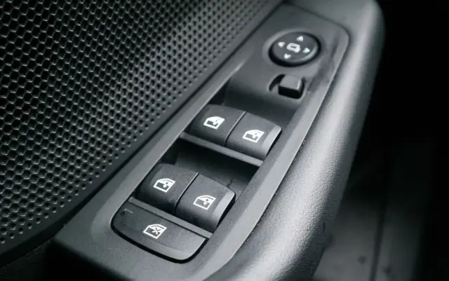 BMW Seria 1 118i Advantage