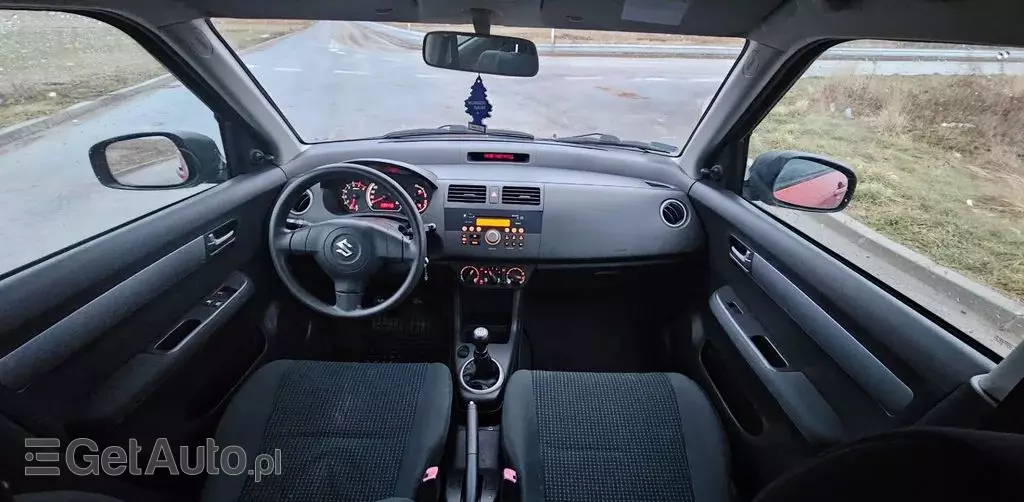 SUZUKI Swift 