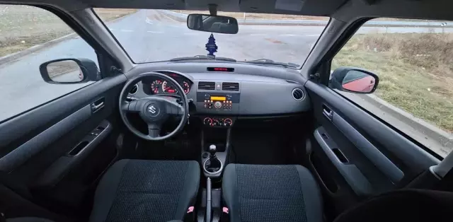 SUZUKI Swift 