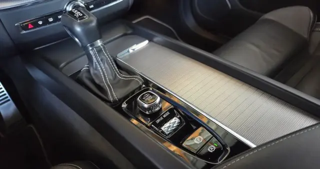 VOLVO XC 60 D4 Geartronic RDesign