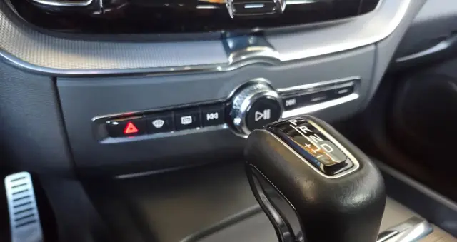 VOLVO XC 60 D4 Geartronic RDesign