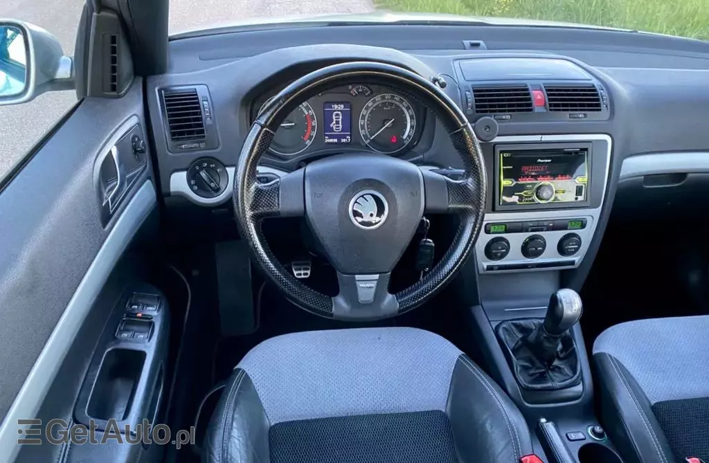 SKODA Octavia 