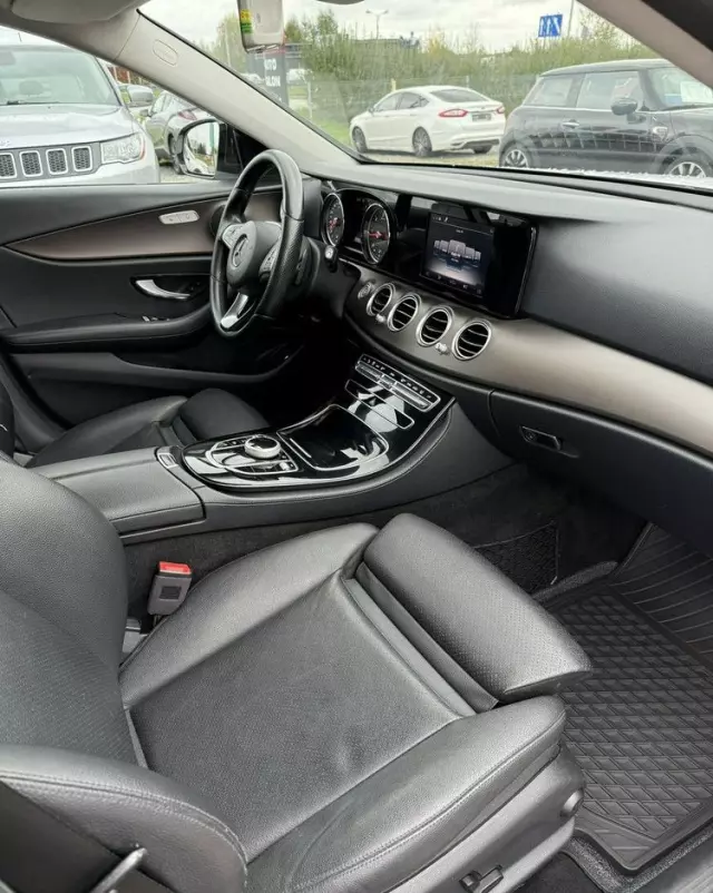 MERCEDES-BENZ Klasa E 200 d 9G-TRONIC