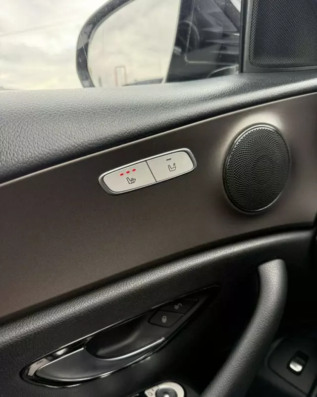 MERCEDES-BENZ Klasa E 200 d 9G-TRONIC