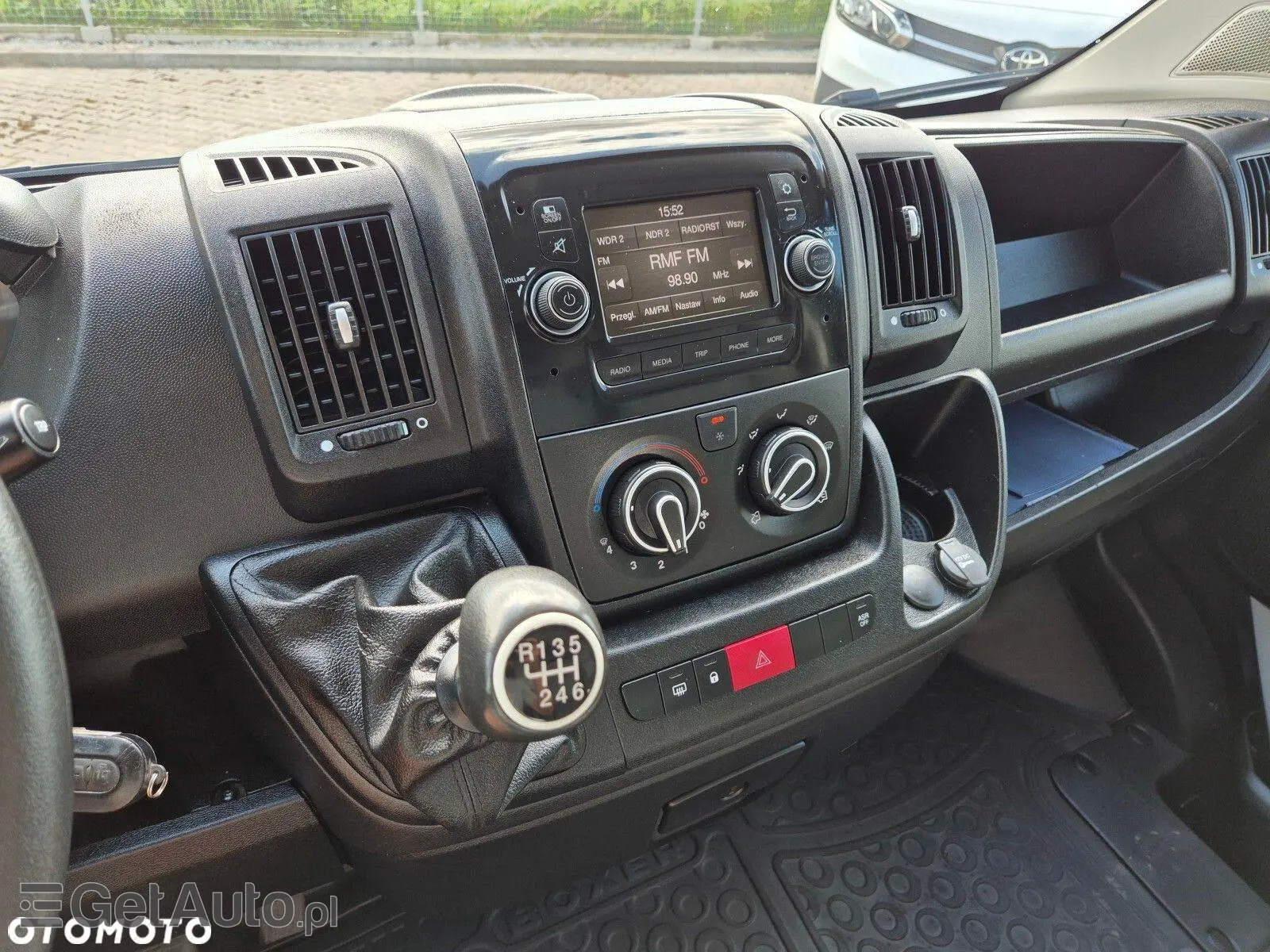 PEUGEOT Boxer 330 L2H2