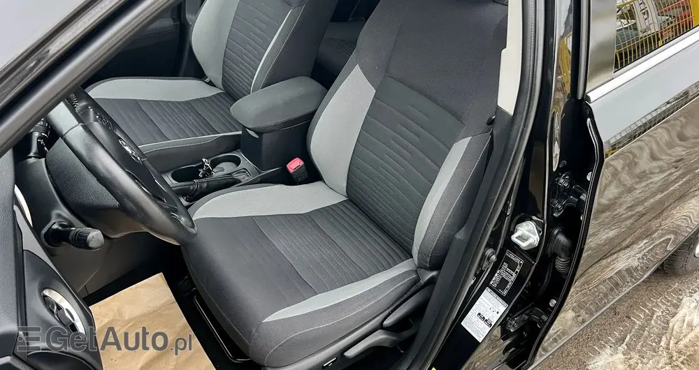 TOYOTA Auris 1.8 HSD Prestige NAVI