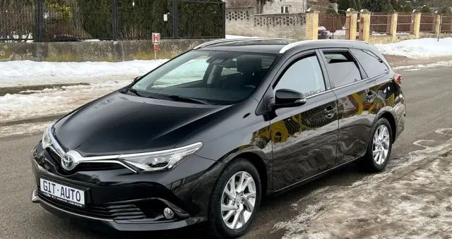 TOYOTA Auris 1.8 HSD Prestige NAVI