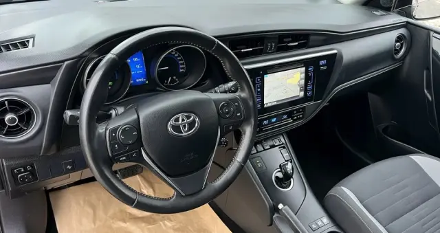 TOYOTA Auris 1.8 HSD Prestige NAVI