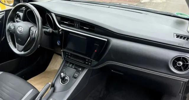 TOYOTA Auris 1.8 HSD Prestige NAVI