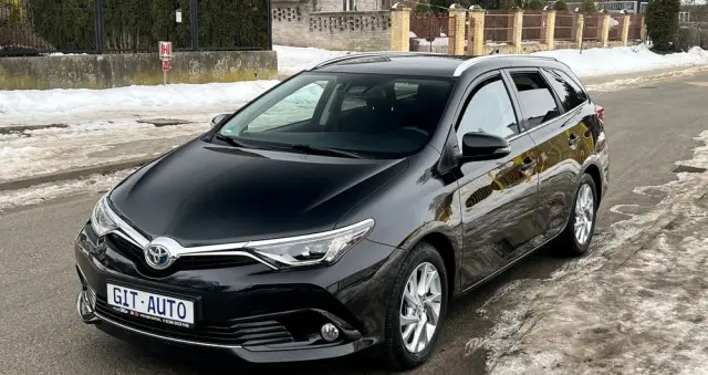 TOYOTA Auris 1.8 HSD Prestige NAVI