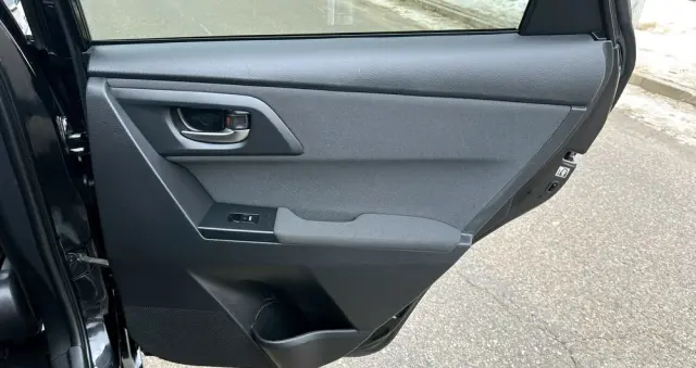 TOYOTA Auris 1.8 HSD Prestige NAVI