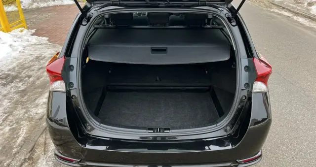 TOYOTA Auris 1.8 HSD Prestige NAVI