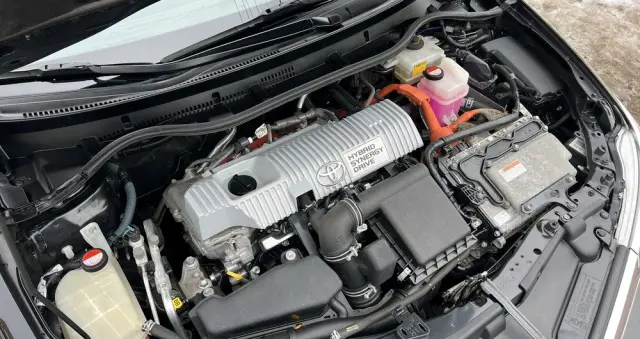 TOYOTA Auris 1.8 HSD Prestige NAVI