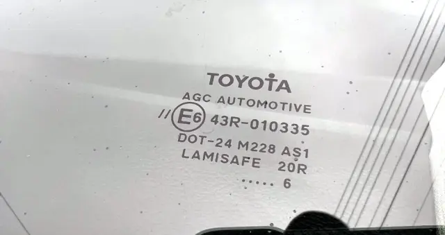 TOYOTA Auris 1.8 HSD Prestige NAVI