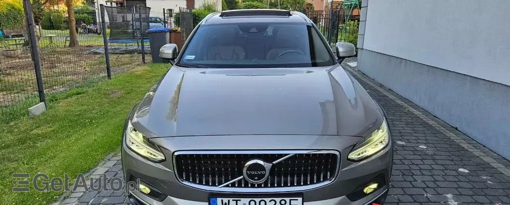 VOLVO V90 Cross Country 