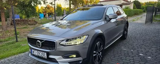 VOLVO V90 Cross Country 
