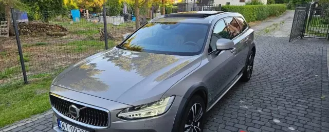 VOLVO V90 Cross Country 