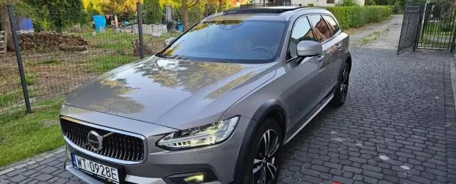 VOLVO V90 Cross Country 