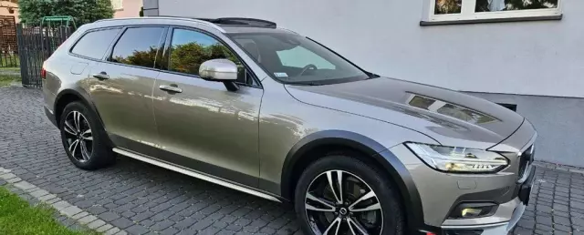 VOLVO V90 Cross Country 