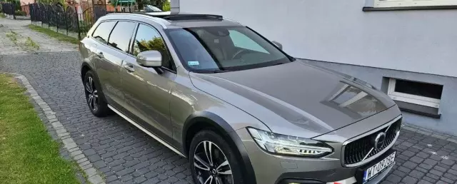 VOLVO V90 Cross Country 