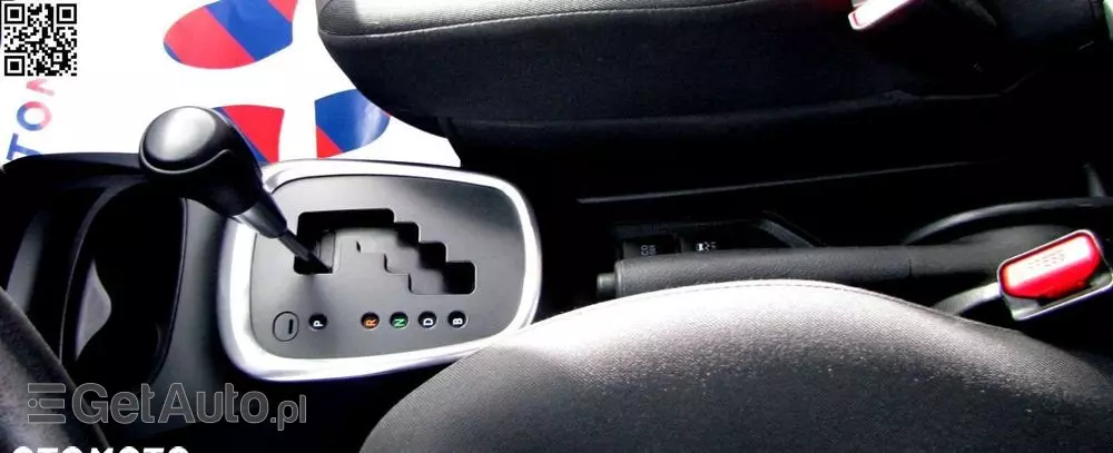 TOYOTA Yaris Hybrid 100 Active