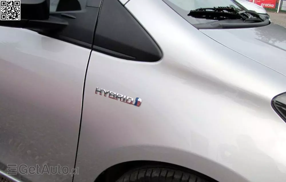 TOYOTA Yaris Hybrid 100 Active