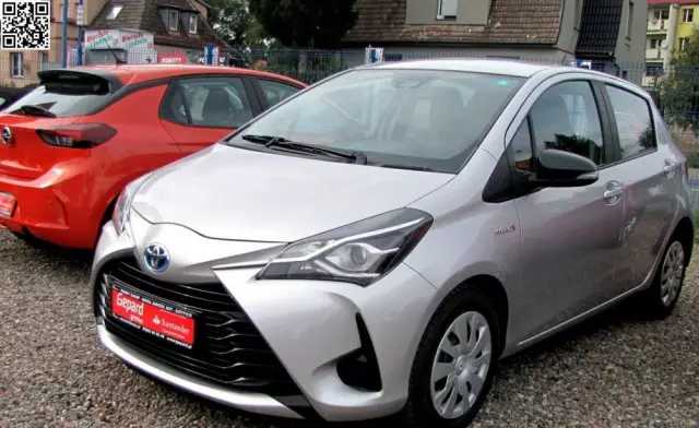 TOYOTA Yaris Hybrid 100 Active