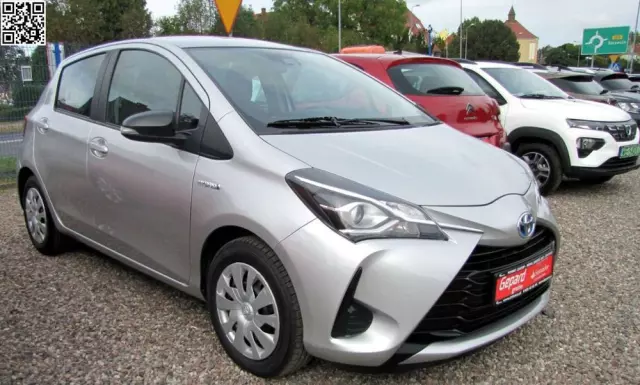 TOYOTA Yaris Hybrid 100 Active