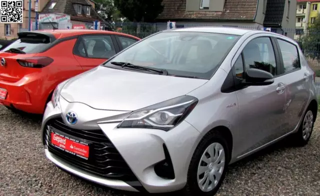 TOYOTA Yaris Hybrid 100 Active