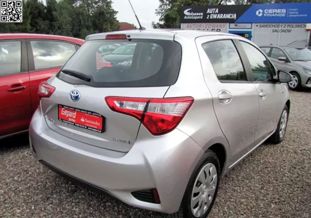 TOYOTA Yaris Hybrid 100 Active