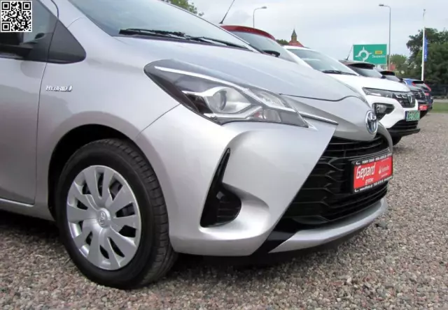 TOYOTA Yaris Hybrid 100 Active