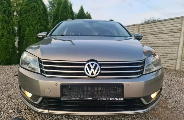 VOLKSWAGEN Passat 