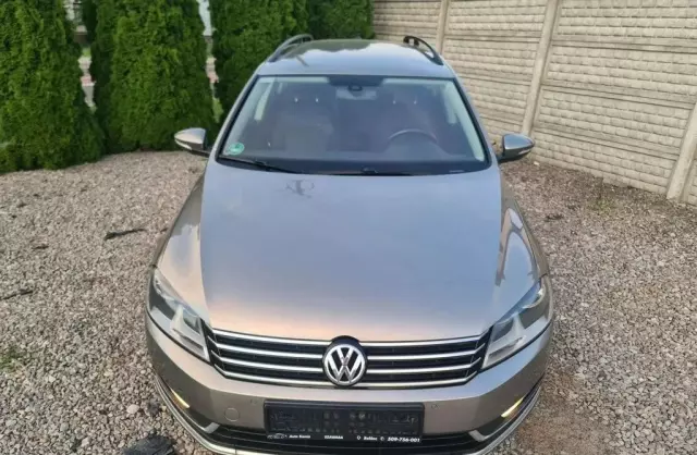 VOLKSWAGEN Passat 