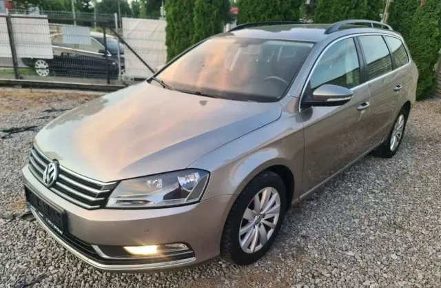 VOLKSWAGEN Passat 