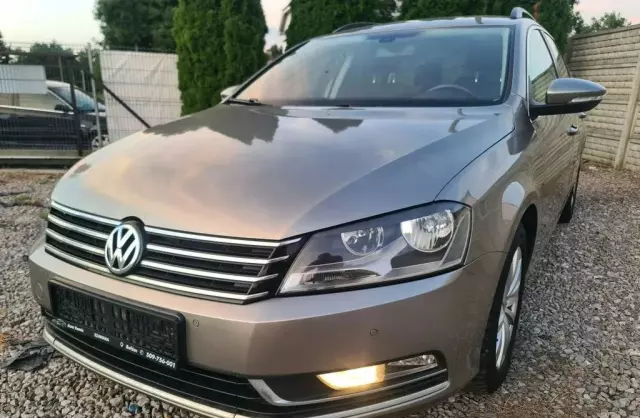 VOLKSWAGEN Passat 