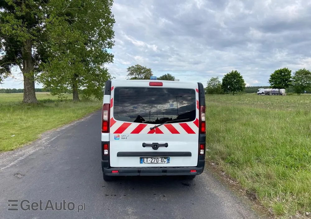 OPEL Ambulans Karetka vivaro 