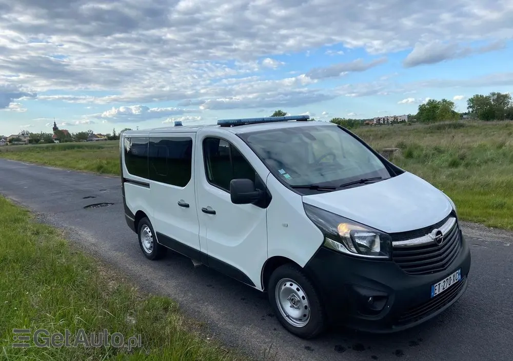 OPEL Ambulans Karetka vivaro 