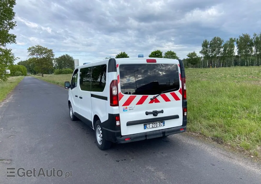 OPEL Ambulans Karetka vivaro 