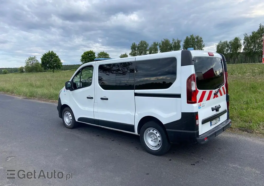 OPEL Ambulans Karetka vivaro 