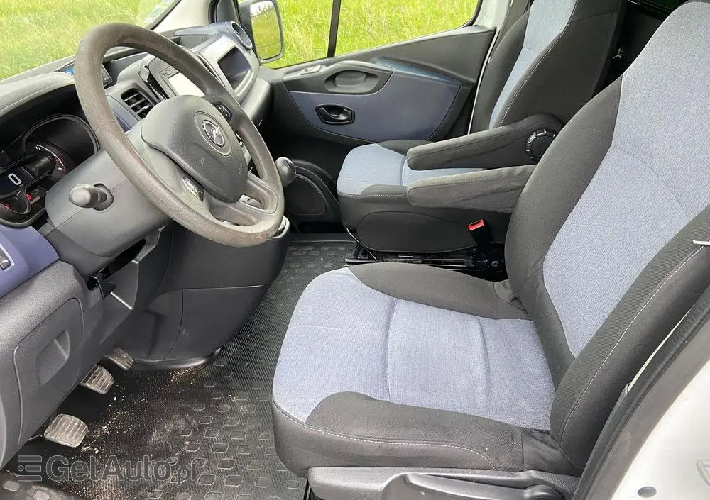 OPEL Ambulans Karetka vivaro 