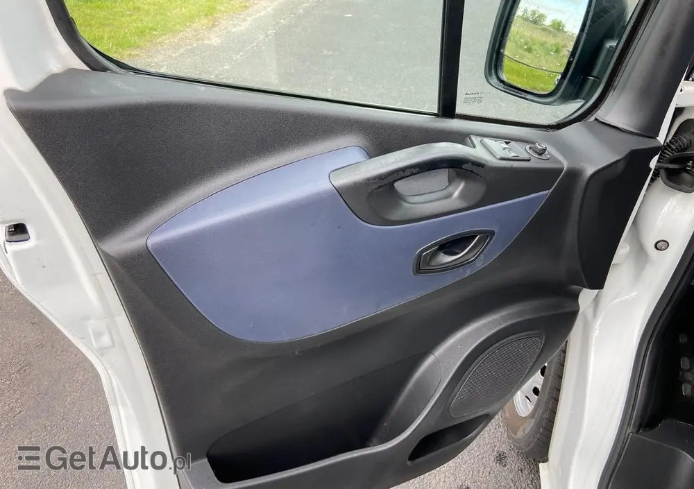 OPEL Ambulans Karetka vivaro 