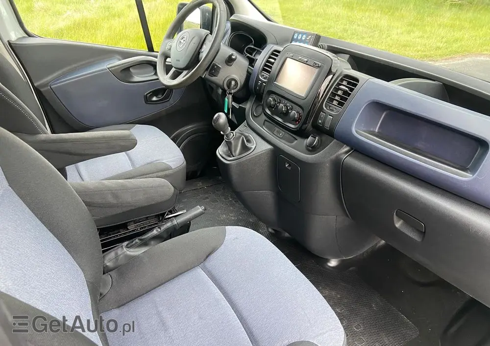 OPEL Ambulans Karetka vivaro 