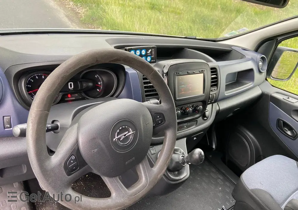 OPEL Ambulans Karetka vivaro 