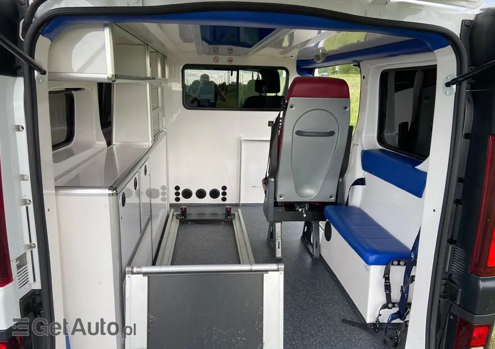 OPEL Ambulans Karetka vivaro 