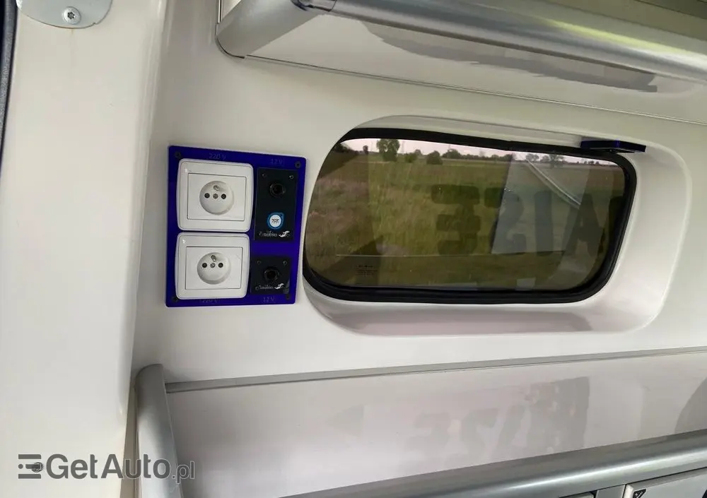 OPEL Ambulans Karetka vivaro 