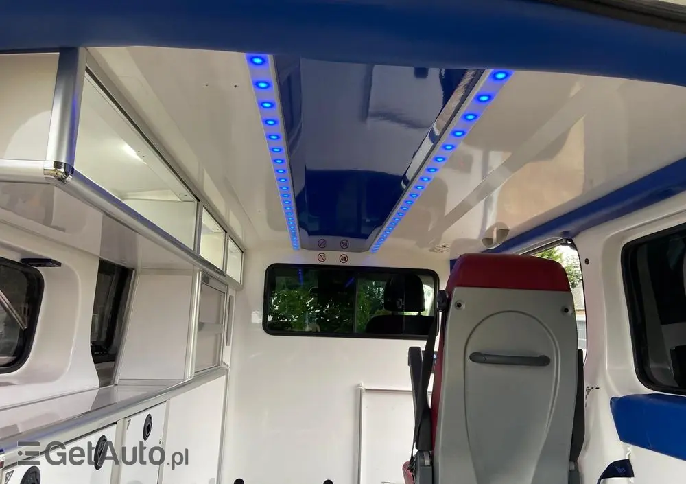 OPEL Ambulans Karetka vivaro 