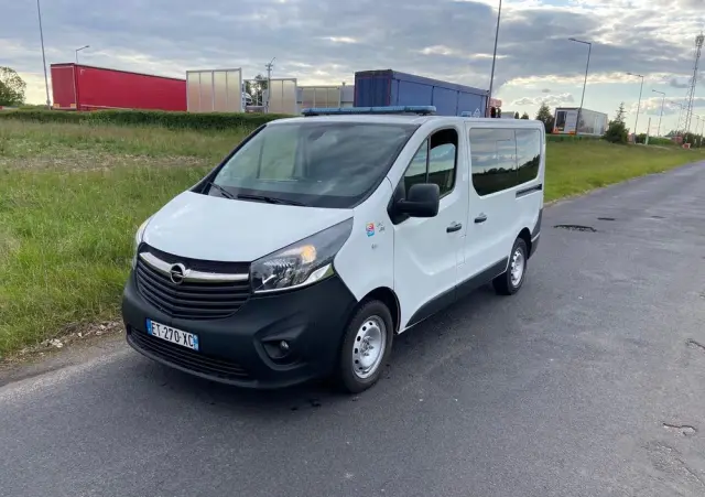 OPEL Ambulans Karetka vivaro 