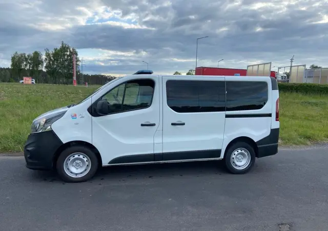 OPEL Ambulans Karetka vivaro 